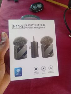 Microphone cravate sans fil F11-2 (2 micros + récepteur) – Smartphone, vlog & interview