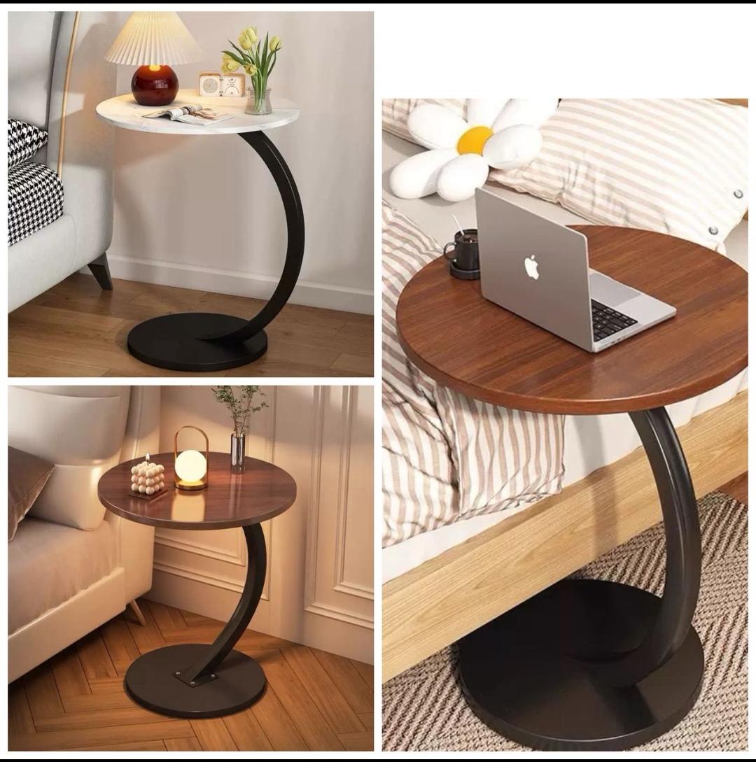 Table d'appoint ronde en C – Bout de canapé / table de chevet, plateau bois & pied métal